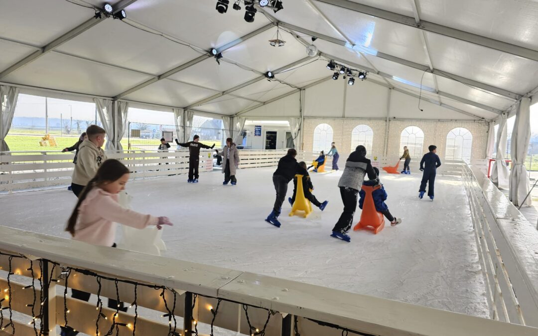 DAN NA LEDU: UČENICI SUDJELOVALI U PROGRAMU BESPLATNOG KLIZANJA NA TRŽNICI BRCKOVLJANI