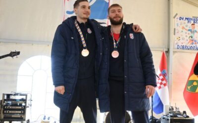 VELIČANSTVEN DOČEK ZA BIVŠE UČENIKE: BRCKOVLJANI SE NAKLONILI KUZMI I ZLAJI